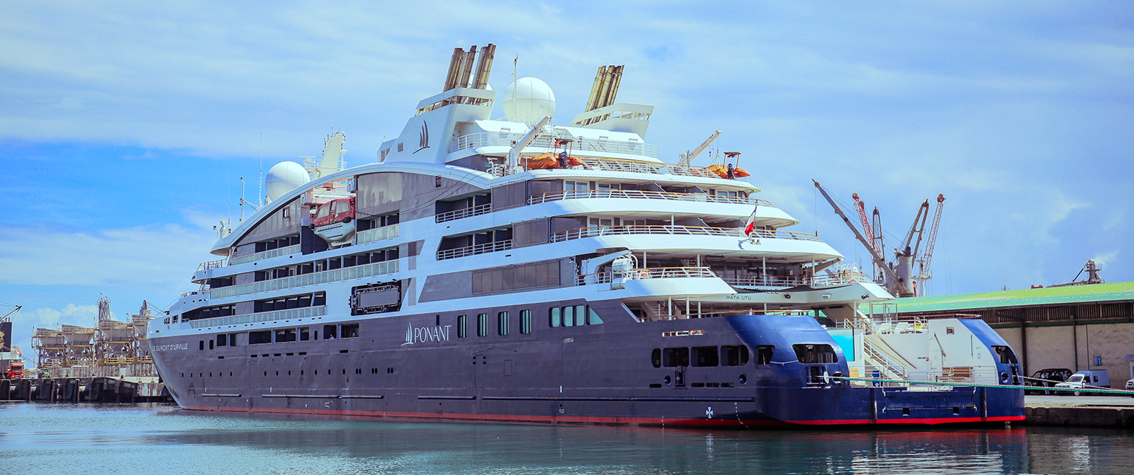 DUMONT D'URVILLE débarque au Port de Toamasina