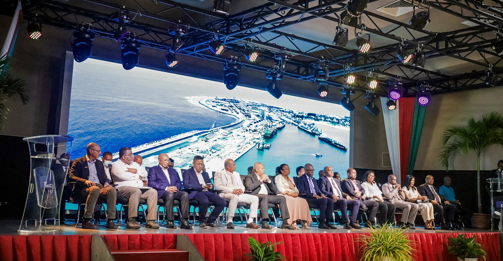 Passation de service entre le Directeur Général par intérim et le nouveau Directeur Général de la SPAT