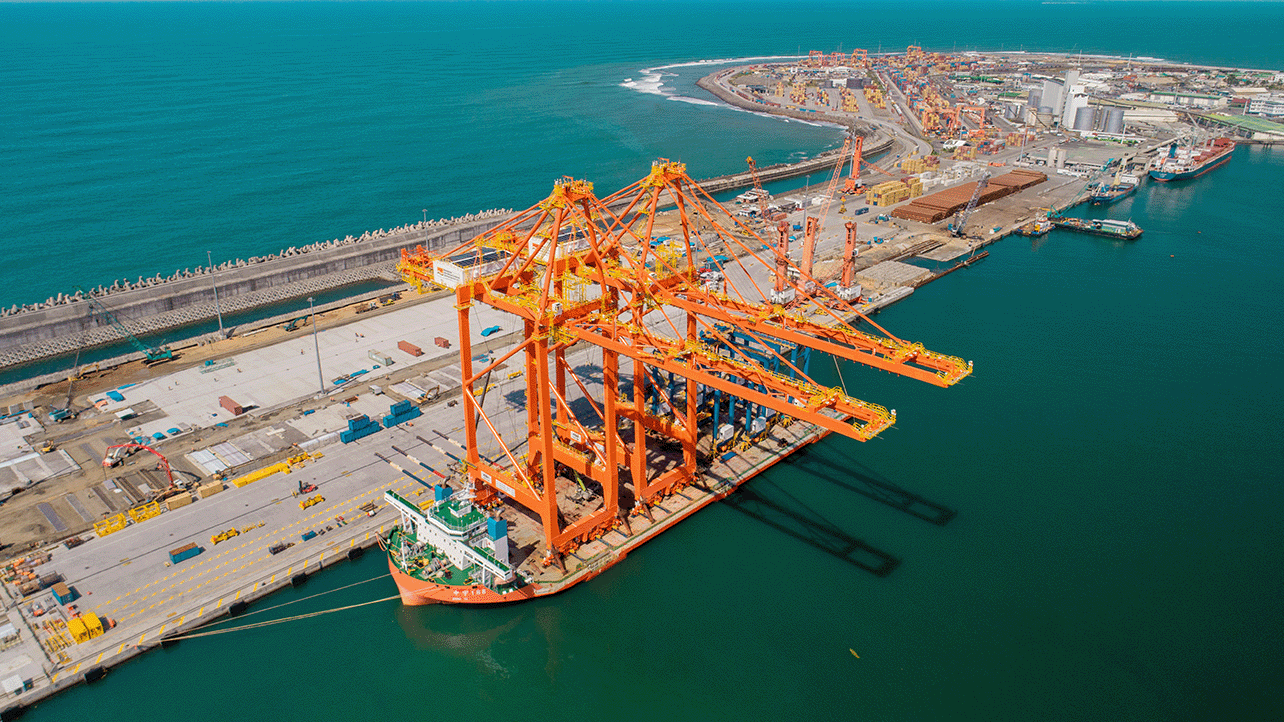arrivée grues STS au port de Toamasina