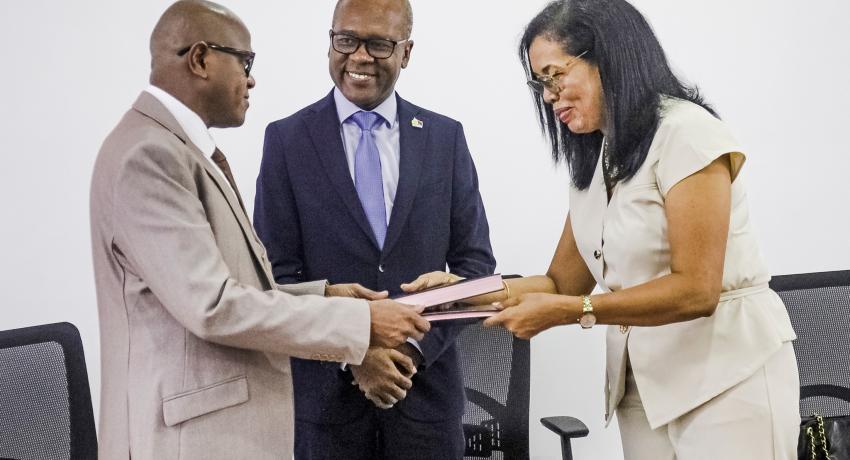 Passation de service entre le DG p.i. et le nouveau DG de la SPAT